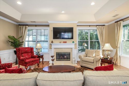 16-16 Franklin Ct, Newtown, CT, 06470-1468 | Card Image