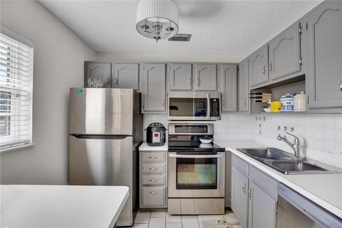 apt-202-2 Vista Gardens Trl, Vero Beach, FL, 32962-1771 | Card Image