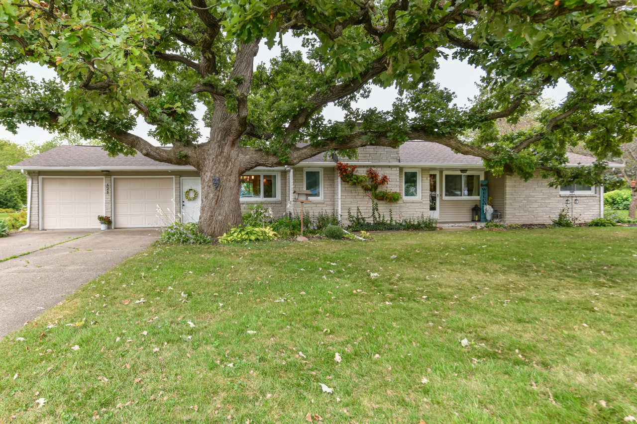 Alder Ave, Delavan, WI 53115