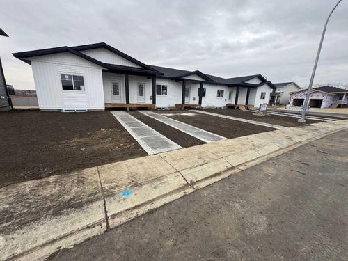 9 Gray Close, Sylvan Lake, AB, T4S0W4 | Card Image