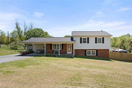 432 Logan Ct, King, NC, 27021-9409 | Card Image
