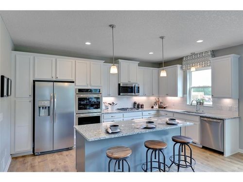 8325 Brumby Trl, Woodbury, MN, 55129-5749 | Card Image
