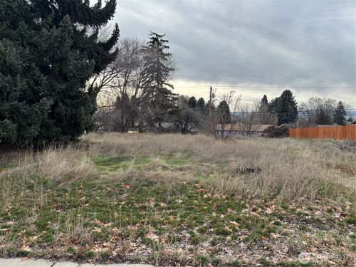 1106 E 2nd Ave, Ellensburg, WA, 98926-3521 | Card Image