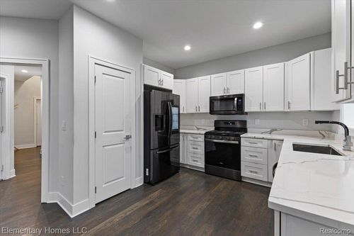 4003 Elmhurst Rd, Waterford, MI, 48328-4026 | Card Image