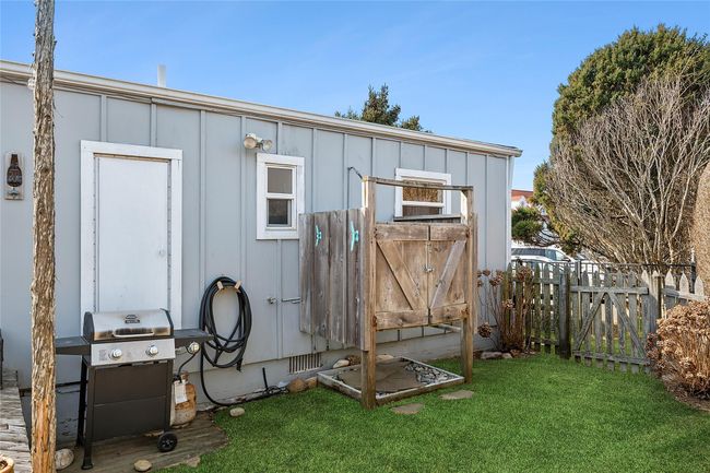 View of shed with fence | Image 15