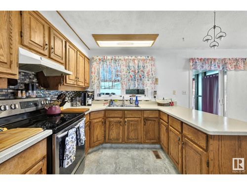 10420 32 Ave Nw, Edmonton, AB, T6J4E8 | Card Image