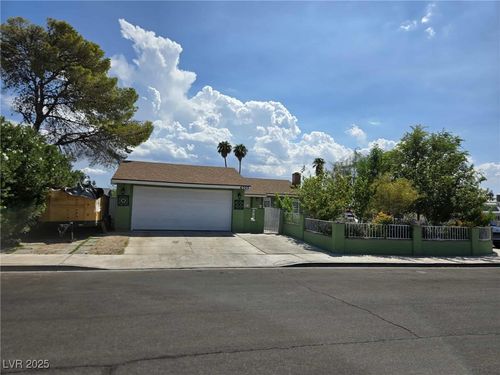 4705 Elm Ave, Las Vegas, NV, 89110-3520 | Card Image