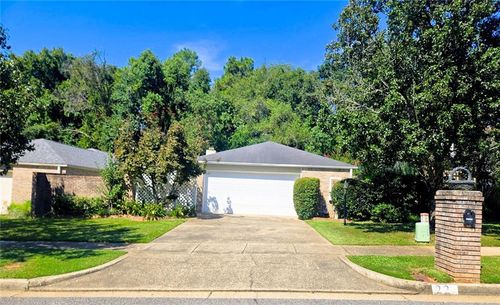 22 Stonebridge Ct, Mobile, AL, 36608-6222 | Card Image