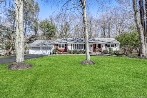 5 Moriah Ln, Suffern, NY, 10901-3709 | Card Image