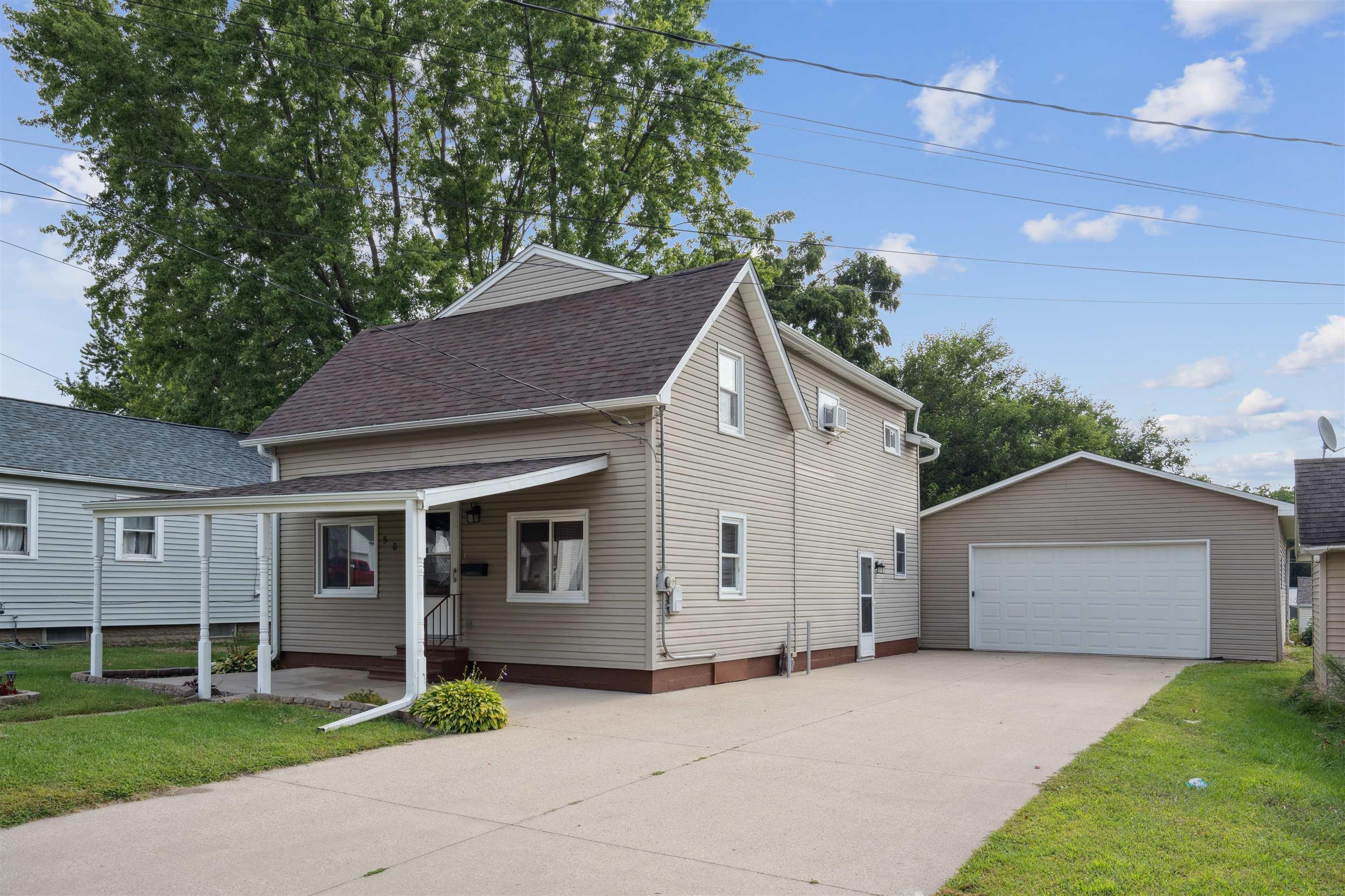 8th Ave, Independence, IA 50644