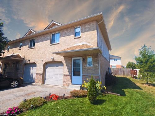 5-39 Pinewoods Dr, Stoney Creek, ON, L8J3Z3 | Card Image