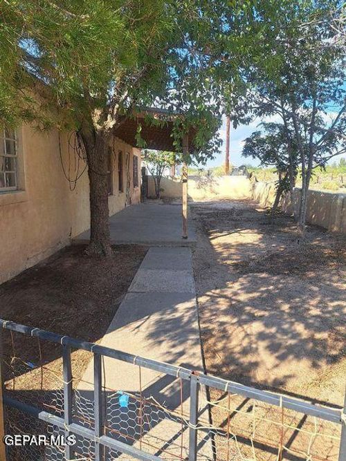 905 Camp St Ne, Fabens, TX, 79838 | Card Image