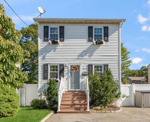 422 Myrtle Ave, West Islip, NY, 11795-4115 | Card Image