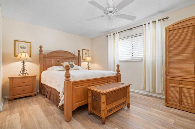 Primary bedroom with an en suite bathroom | Image 19