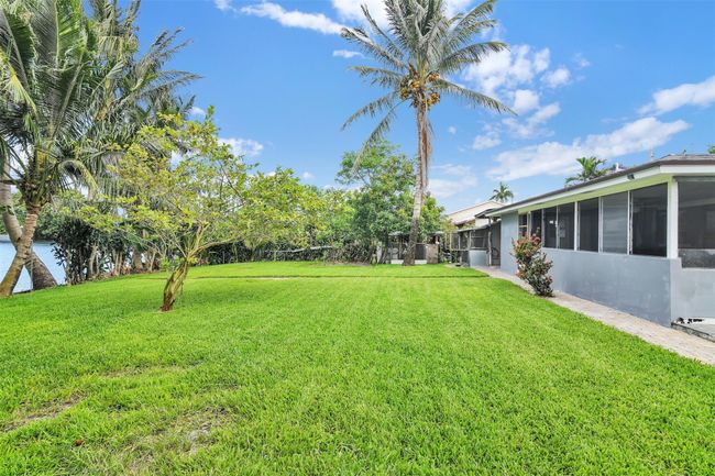 324 Davis Rd, House other with 5 bedrooms, 2 bathrooms and null parking in Palm Springs FL | Image 7