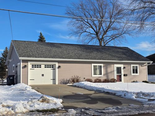 411 Bullis St, Kenyon, MN, 55946-1124 | Card Image