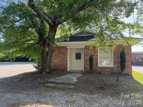 104 S Ashe St, Kershaw, SC, 29067-1402 | Card Image
