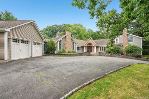 55 Strawtown Road, Clarkstown, NY, 10956 | Card Image