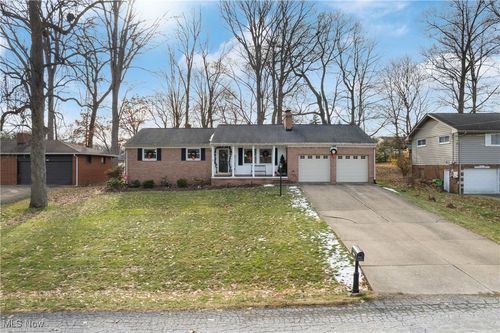 3227 Greenpark St Nw, Massillon, OH, 44646-3041 | Card Image