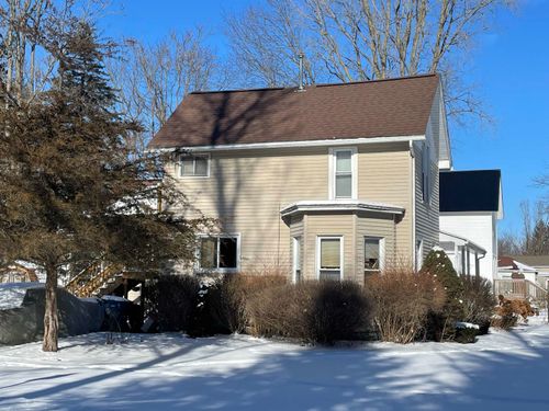 242 S East St, Vassar, MI, 48768-1727 | Card Image