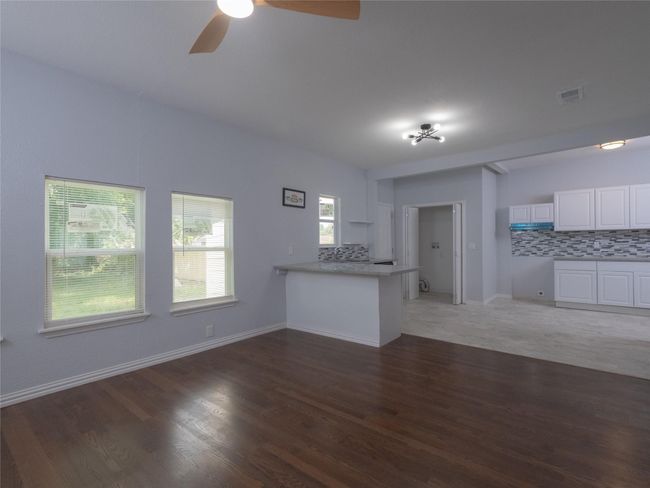 2703 Areba St, House other with 3 bedrooms, 2 bathrooms and 1 parking in Houston TX | Image 5