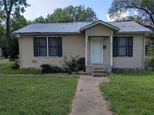 724 W 8th St, Taylor, TX, 76574-2756 | Card Image