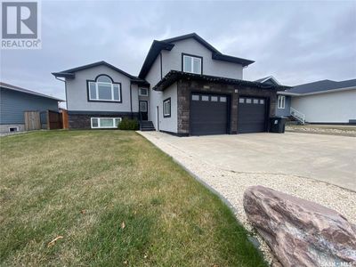 74 Madge Way, House other with 5 bedrooms, 3 bathrooms and null parking in Yorkton SK | Image 1