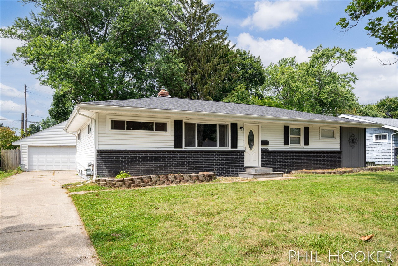 Carlton Ave, Grand Rapids, MI 49505