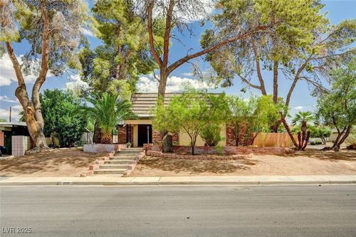 2095 Mohigan Way, Las Vegas, NV, 89169 | Card Image