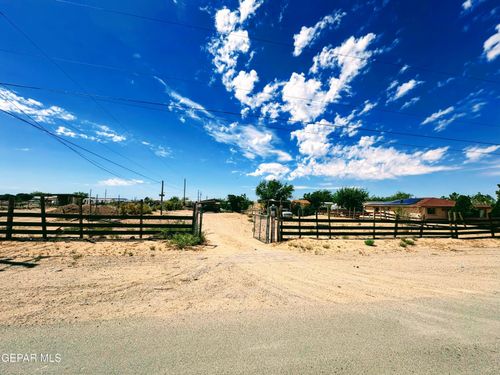 15030 Colonia Tierra Dr, El Paso, TX, 79928-8104 | Card Image