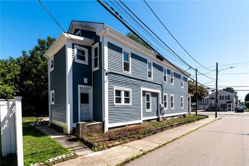 19 Pleasant St, Westerly, RI, 02891-1609 | Card Image