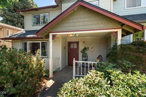 426 Chestnut St, Ashland, OR, 97520-1545 | Card Image