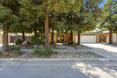 247 E Kennedy Ave, Tulare, CA, 93274-2403 | Card Image