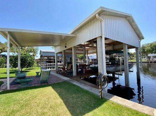 438 Se 256th St, Suwannee, FL, 32692 | Card Image