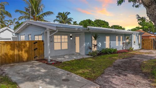 1317 S Broadway, Lantana, FL, 33462-4526 | Card Image
