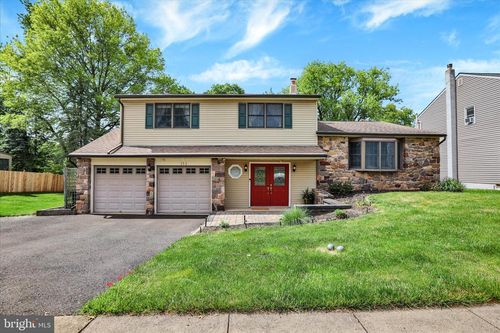 152 Windham Dr, Langhorne, PA, 19047-1507 | Card Image