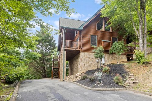 1665 Mountain Lodge Way, Pigeon Forge, TN, 37862-7467 | Card Image