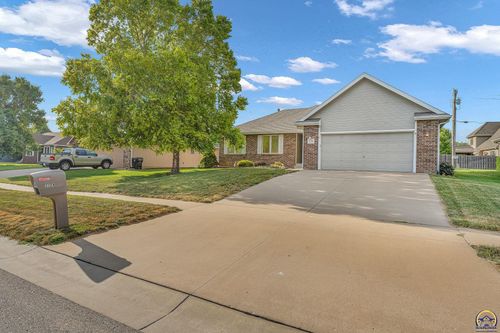 7724 Sw 27th St, Topeka, KS, 66614-4855 | Card Image