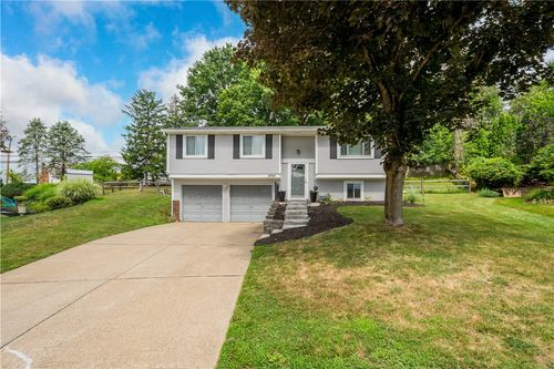 2760 Ravenwood Dr, Bridgeville, PA, 15017-1620 | Card Image