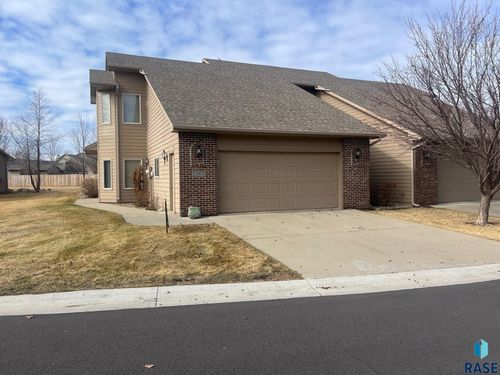 8103 S Brenda Pl, Sioux Falls, SD, 57108-6321 | Card Image