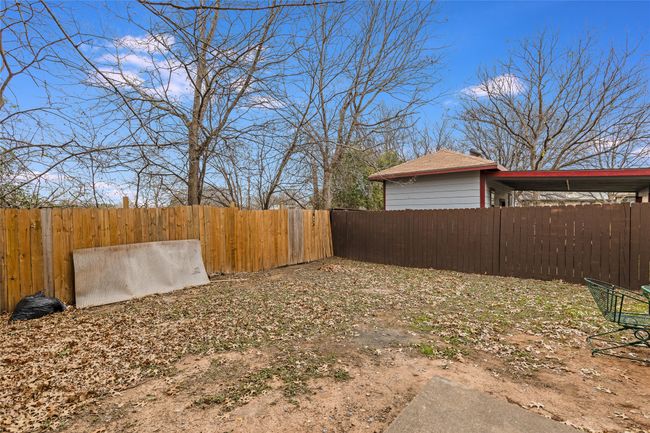 View of yard Unit B | Image 16