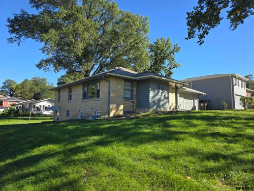 3208 S 46th Street, Lincoln, NE, 68506 | Card Image