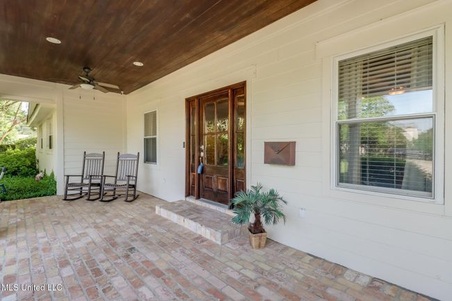 Front porch | Image 4