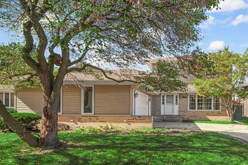 9448 Parkway Dr, Highland, IN, 46322-2383 | Card Image