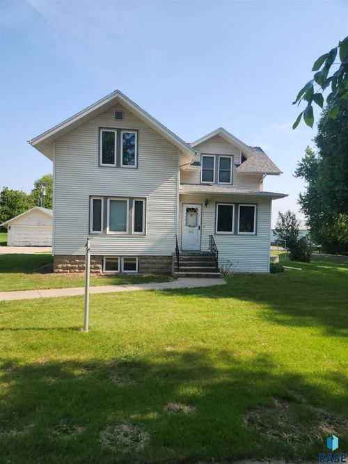 313 E 2nd St, Hills, MN, 56138-1000 | Card Image