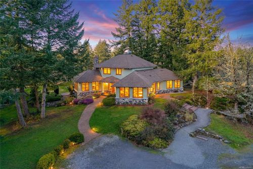 240 Viaduct Ave W, Victoria, BC, V9E2B6 | Card Image