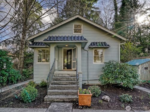 2337 Ne 86th St, Seattle, WA, 98115-3317 | Card Image