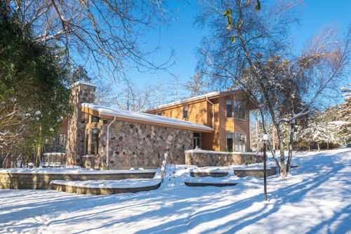 3181045 Huckleberry Way N, Delafield, WI, 53018-2634 | Card Image