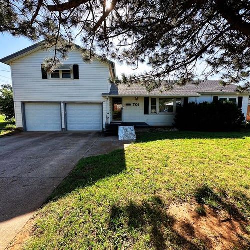701 S 18th St, Clinton, OK, 73601-5129 | Card Image
