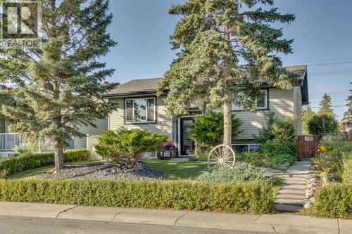 448 Malvern Close Ne, Calgary, AB, T2A4W8 | Card Image